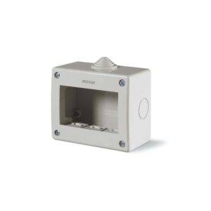 Caja para adosar 3 módulos s/tapa c/adaptador Unibox IP40